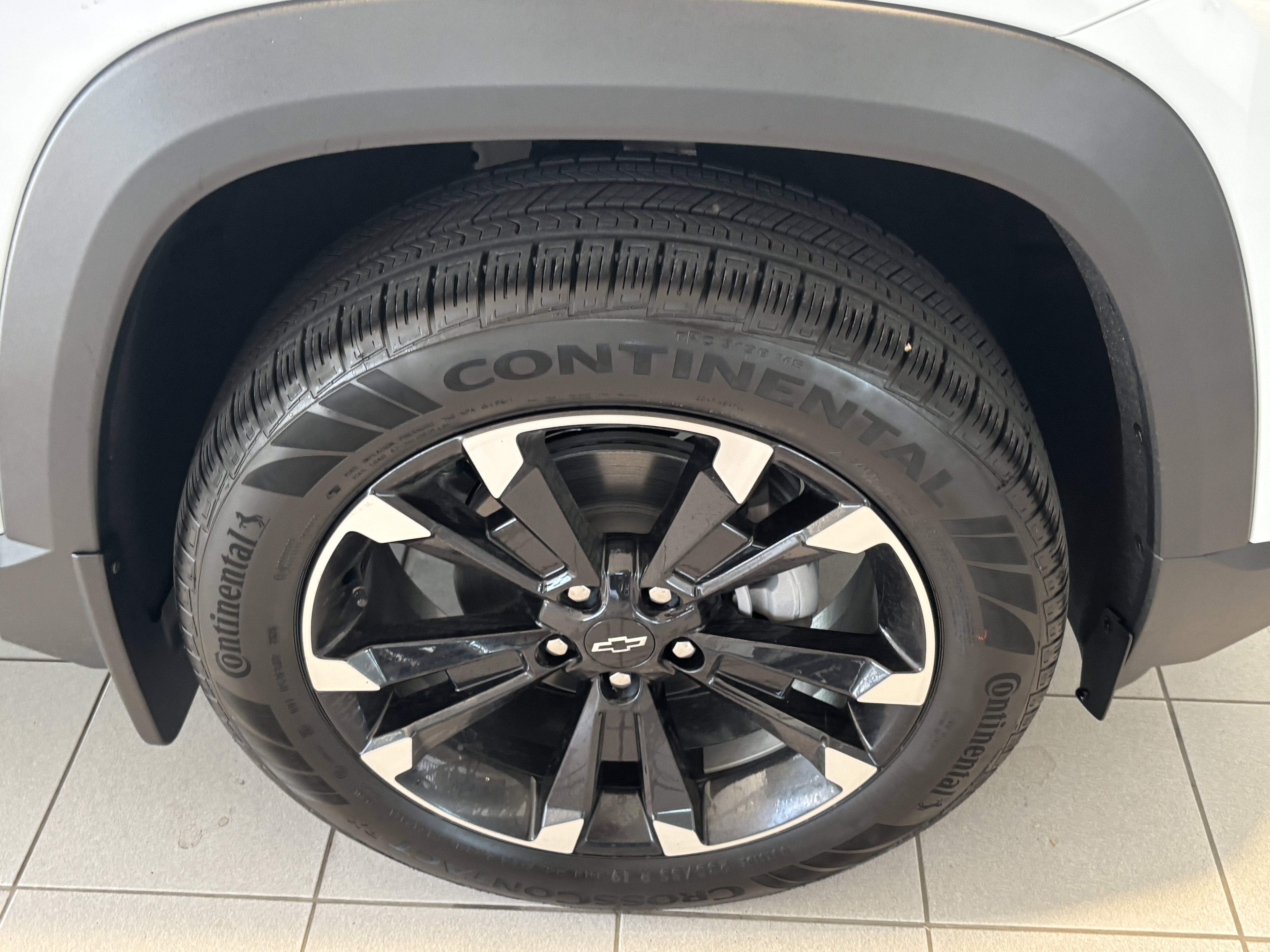 New 2027 Chevrolet Equinox RS w/ Safety and Technology Package FWD image 3
