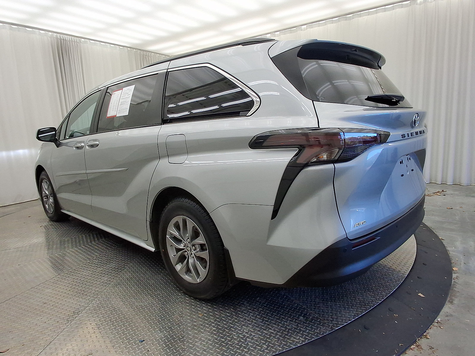 Certified 2024 Toyota Sienna XLE AWD/4WD image 17