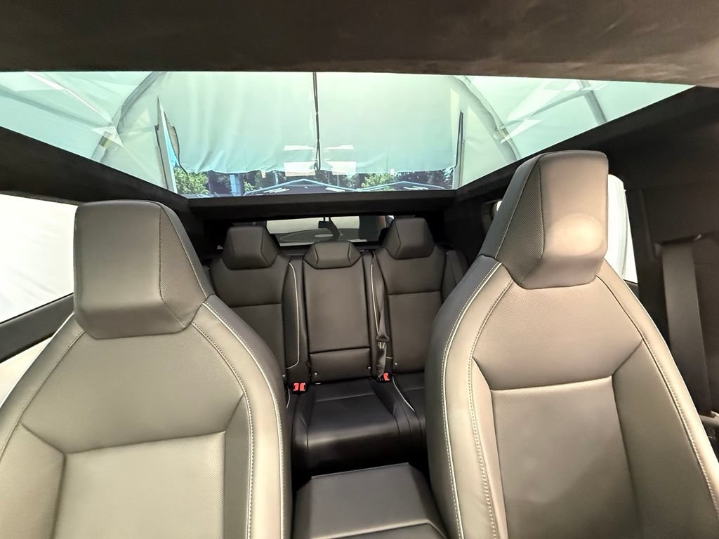 Used 2024 Tesla Cybertruck AWD Crew Cab image 32