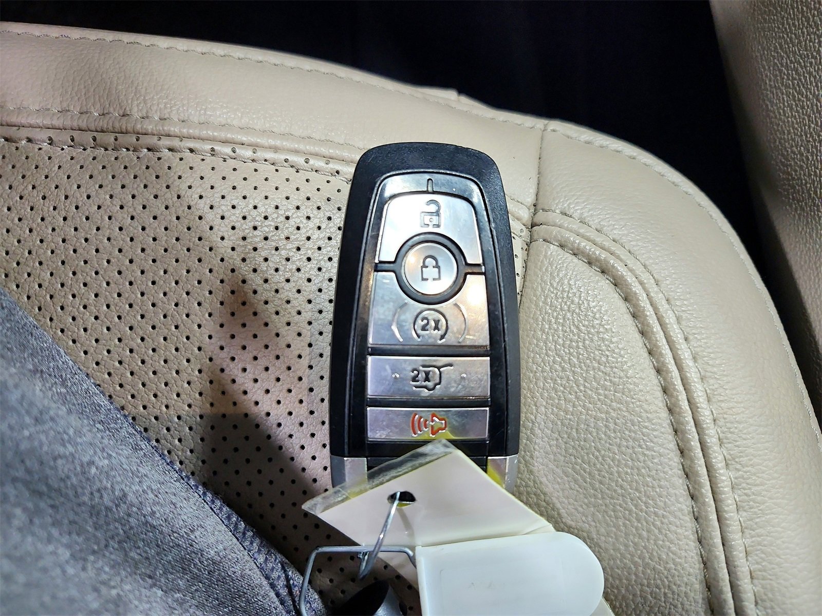 Used 2024 Ford Expedition Limited image 35