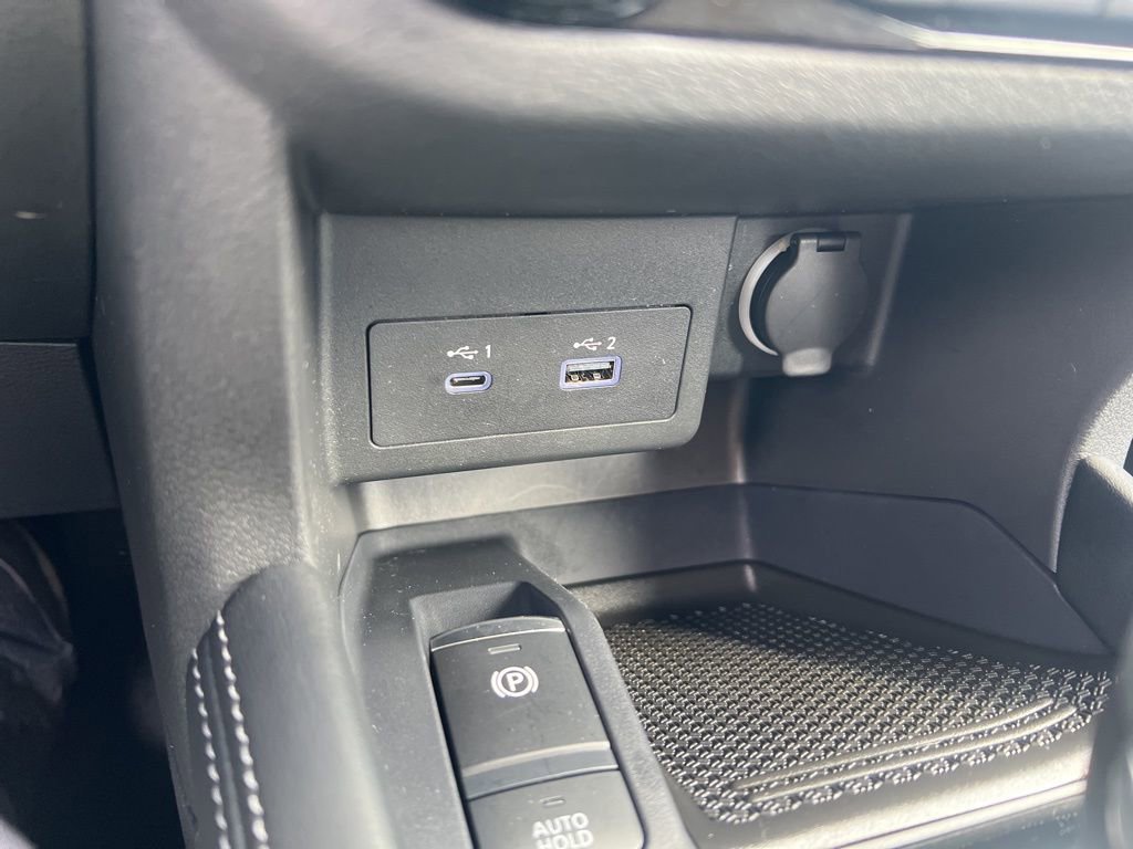Certified 2023 Nissan Kicks SR w/ SR Premium Package FWD image 59