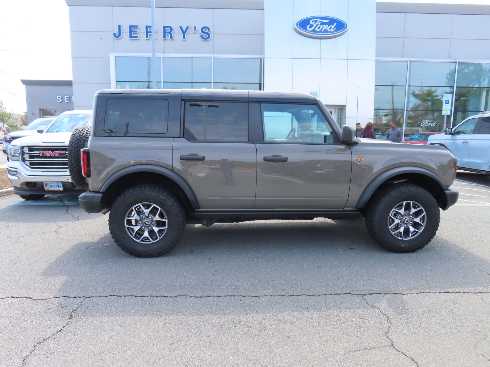 Certified 2025 Ford Bronco Badlands image 4