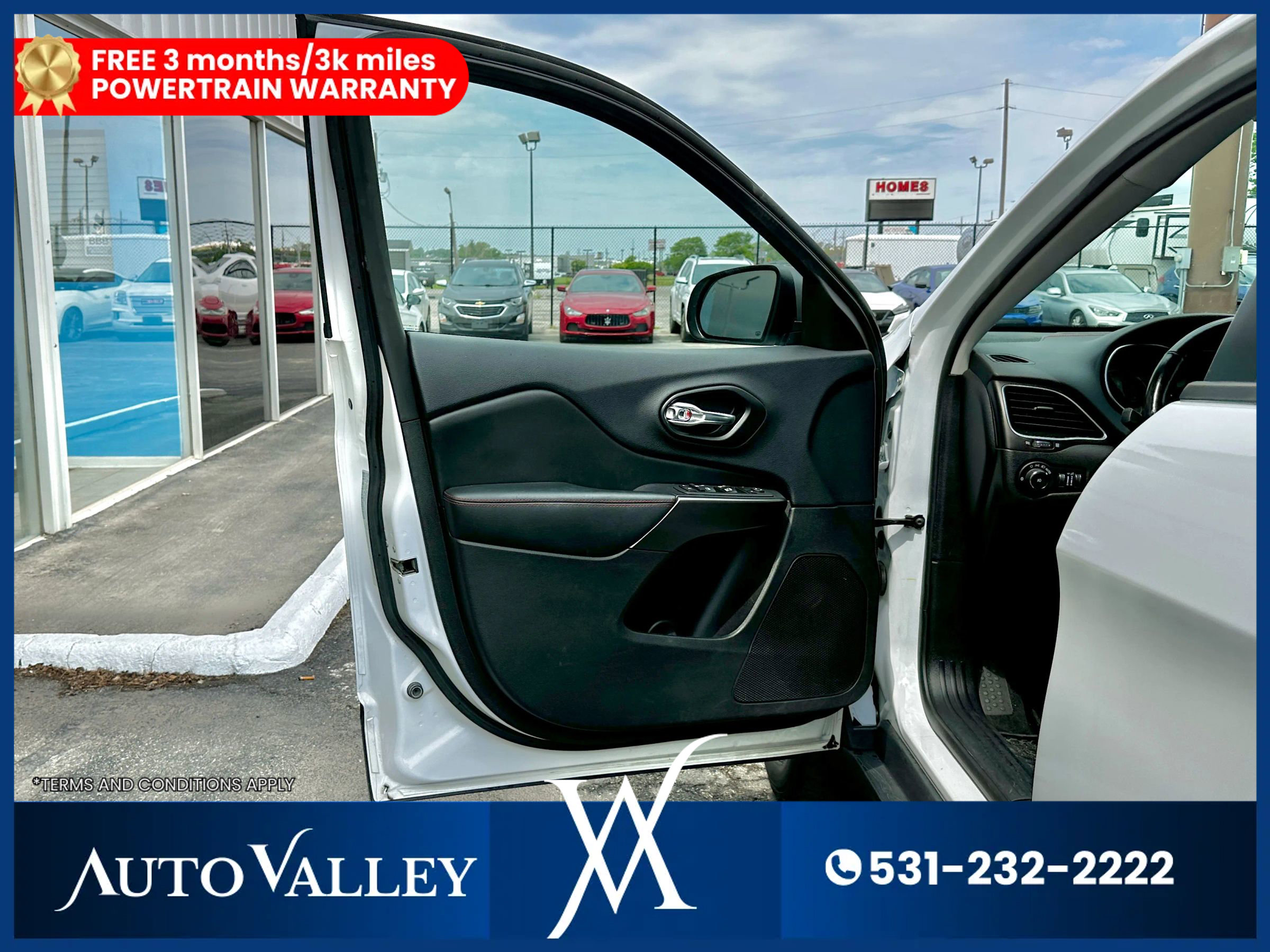 Used 2021 Jeep Cherokee Trailhawk image 11