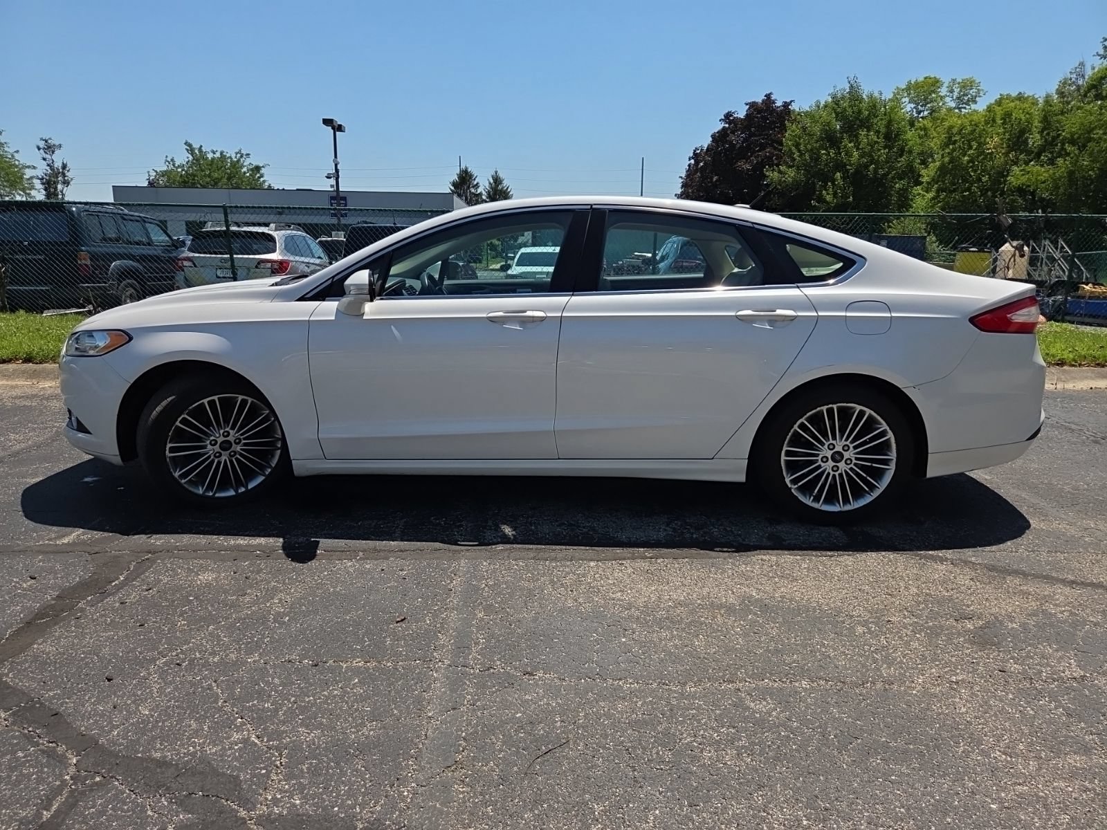 Used 2013 Ford Fusion SE FWD image 9