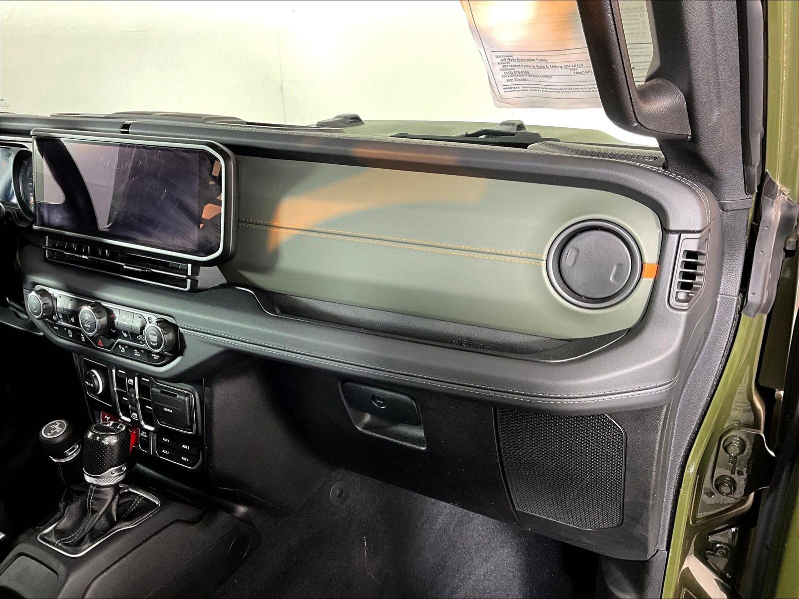 Used 2024 Jeep Gladiator Mojave AWD/4WD image 23