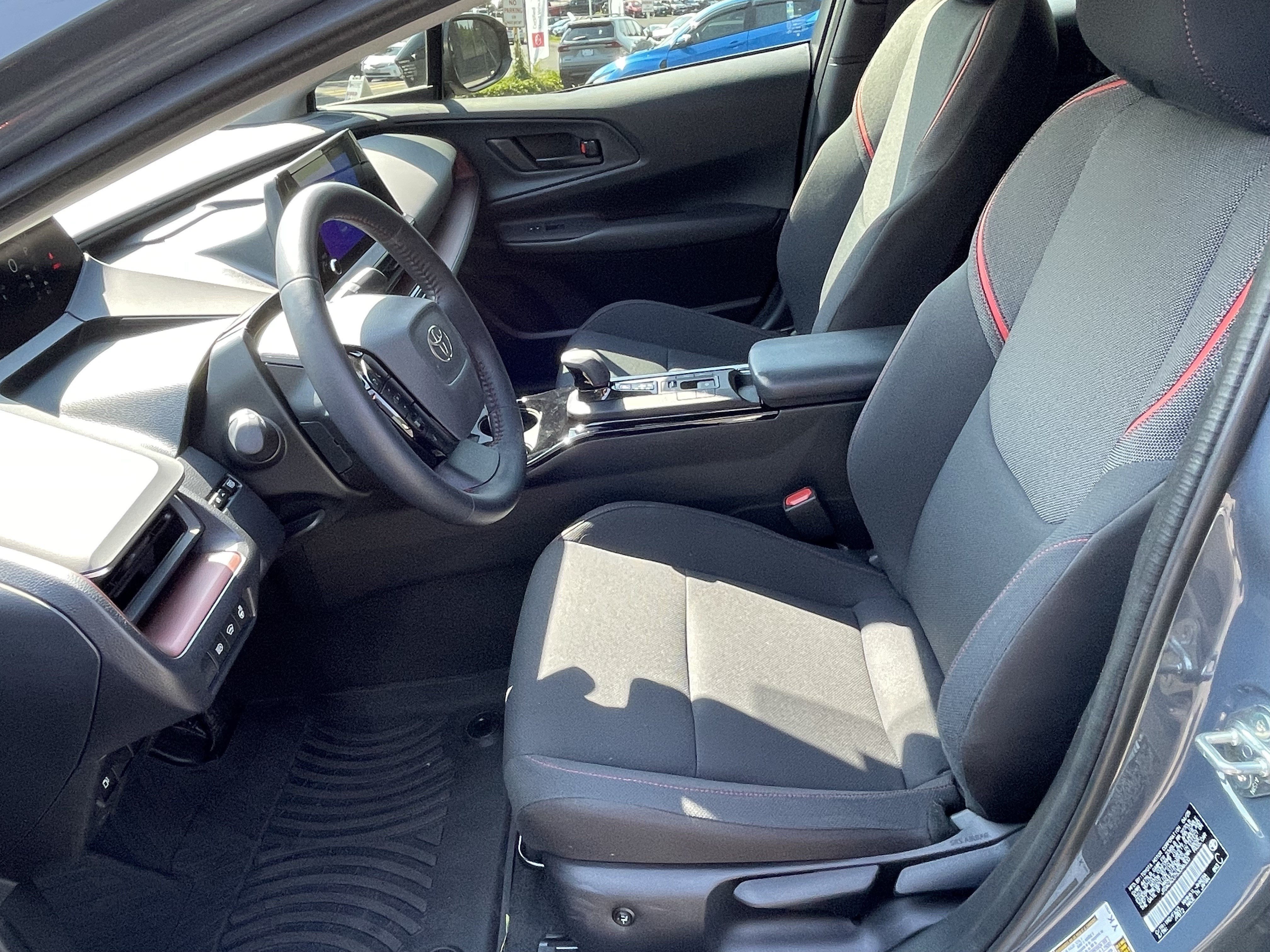 Certified 2025 Toyota Prius Plug-In Hybrid FWD image 10
