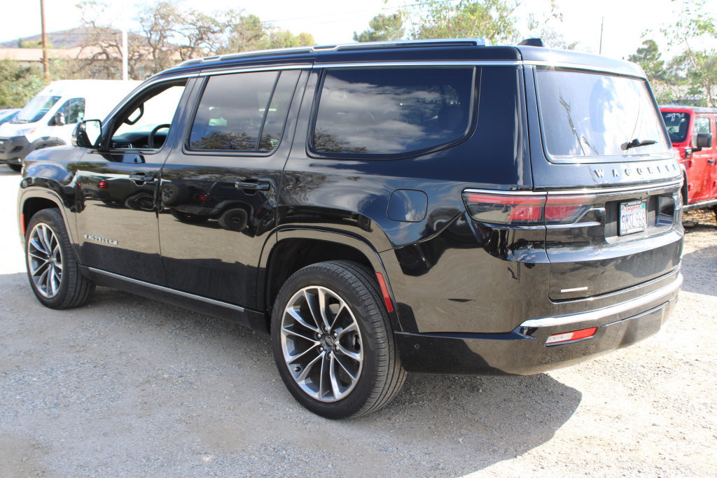 Used 2023 Jeep Wagoneer Series III w/ Premium Group I AWD/4WD image 6