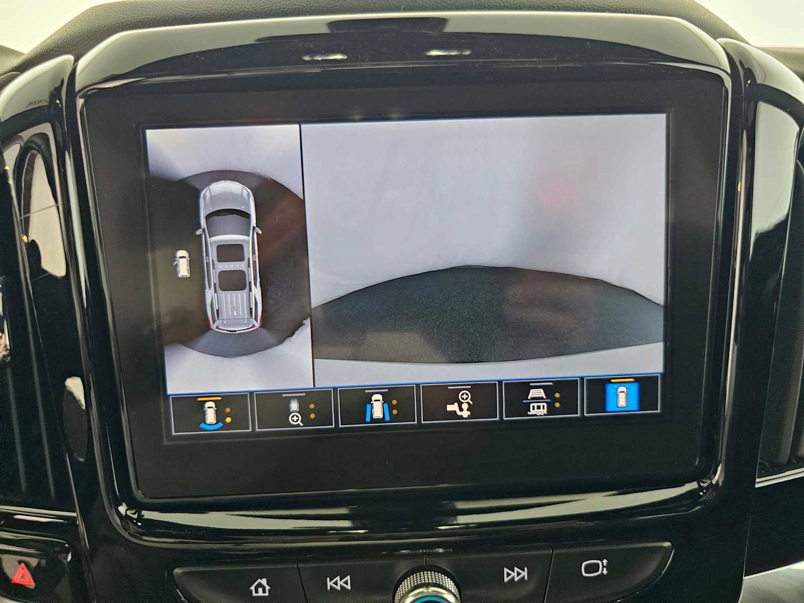 Used 2023 Chevrolet Traverse Premier image 28