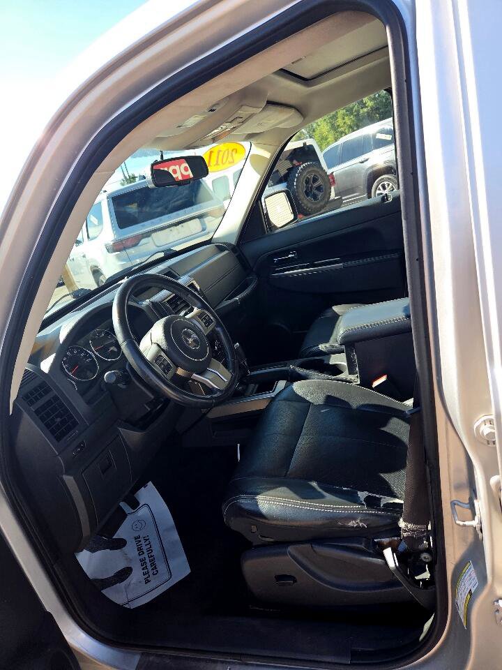 Used 2011 Jeep Liberty Limited Jet image 9