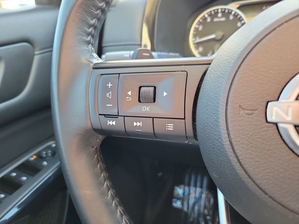 Used 2025 Nissan Pathfinder SV FWD image 24
