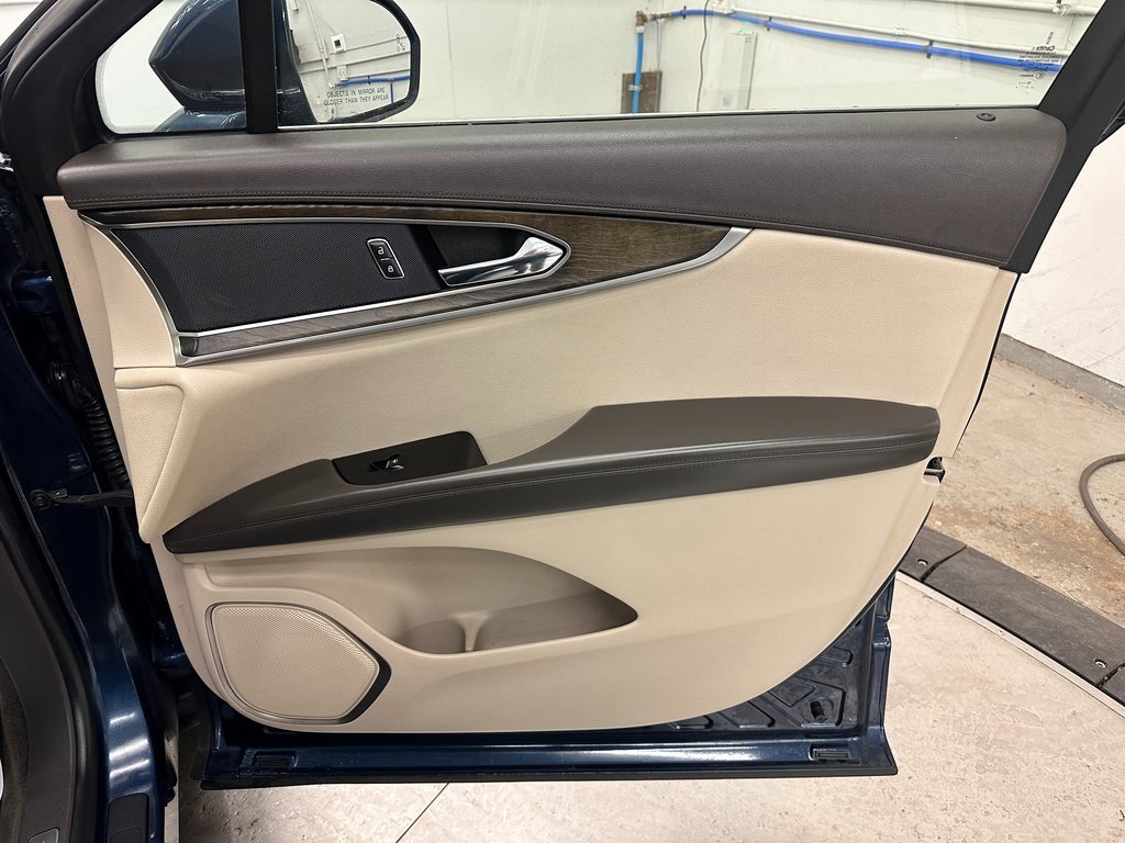 Used 2017 Lincoln MKX Select w/ Select Plus Package image 30