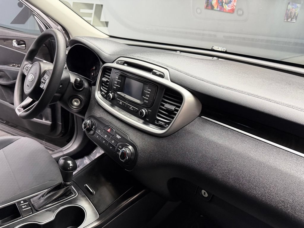 Used 2017 Kia Sorento AWD image 47