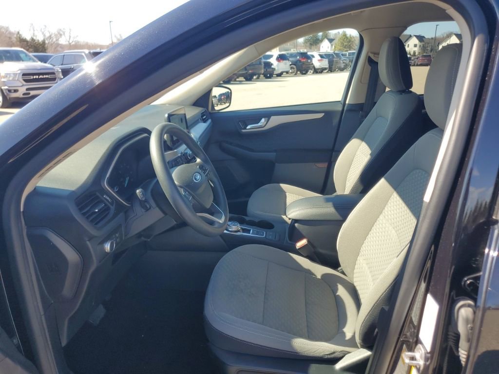Used 2020 Ford Escape SE image 5