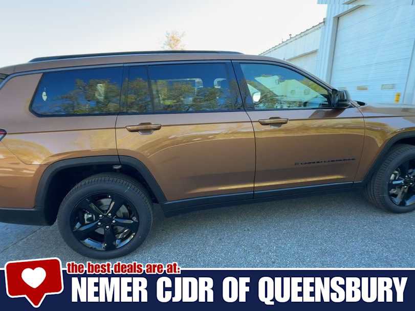 New 2026 Jeep Grand Cherokee L Limited w/ Limited Altitude Package AWD/4WD image 9