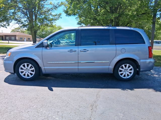 Used 2014 Chrysler Town & Country Touring FWD image 3