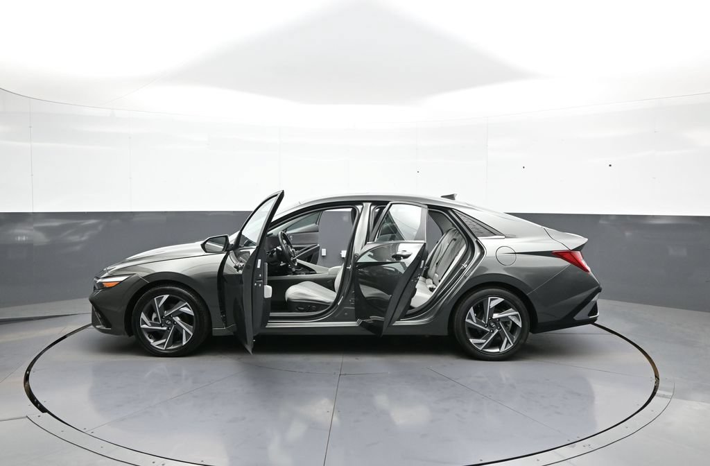Used 2024 Hyundai Elantra Limited FWD image 42