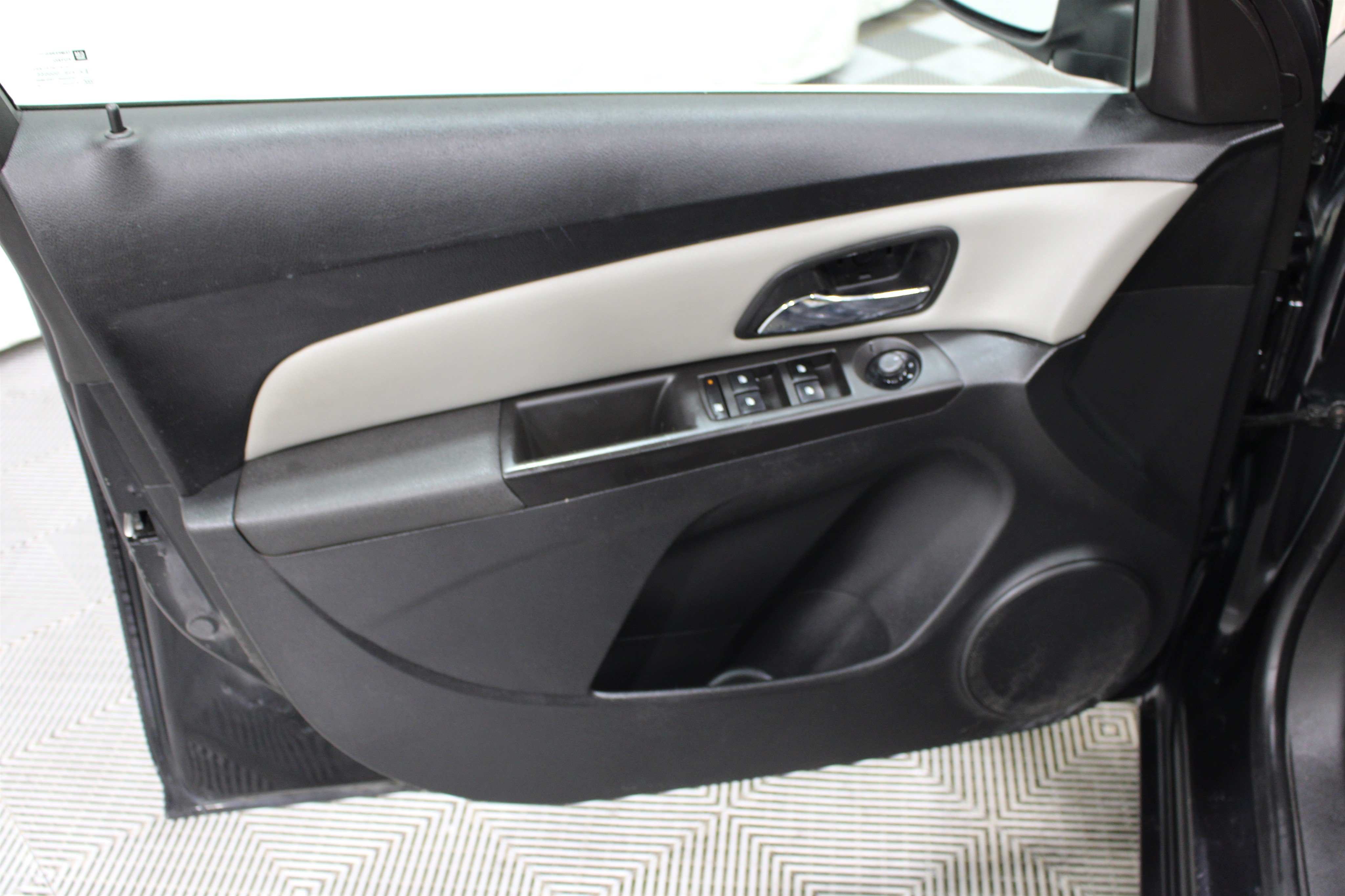 Used 2014 Chevrolet Cruze LT FWD image 5