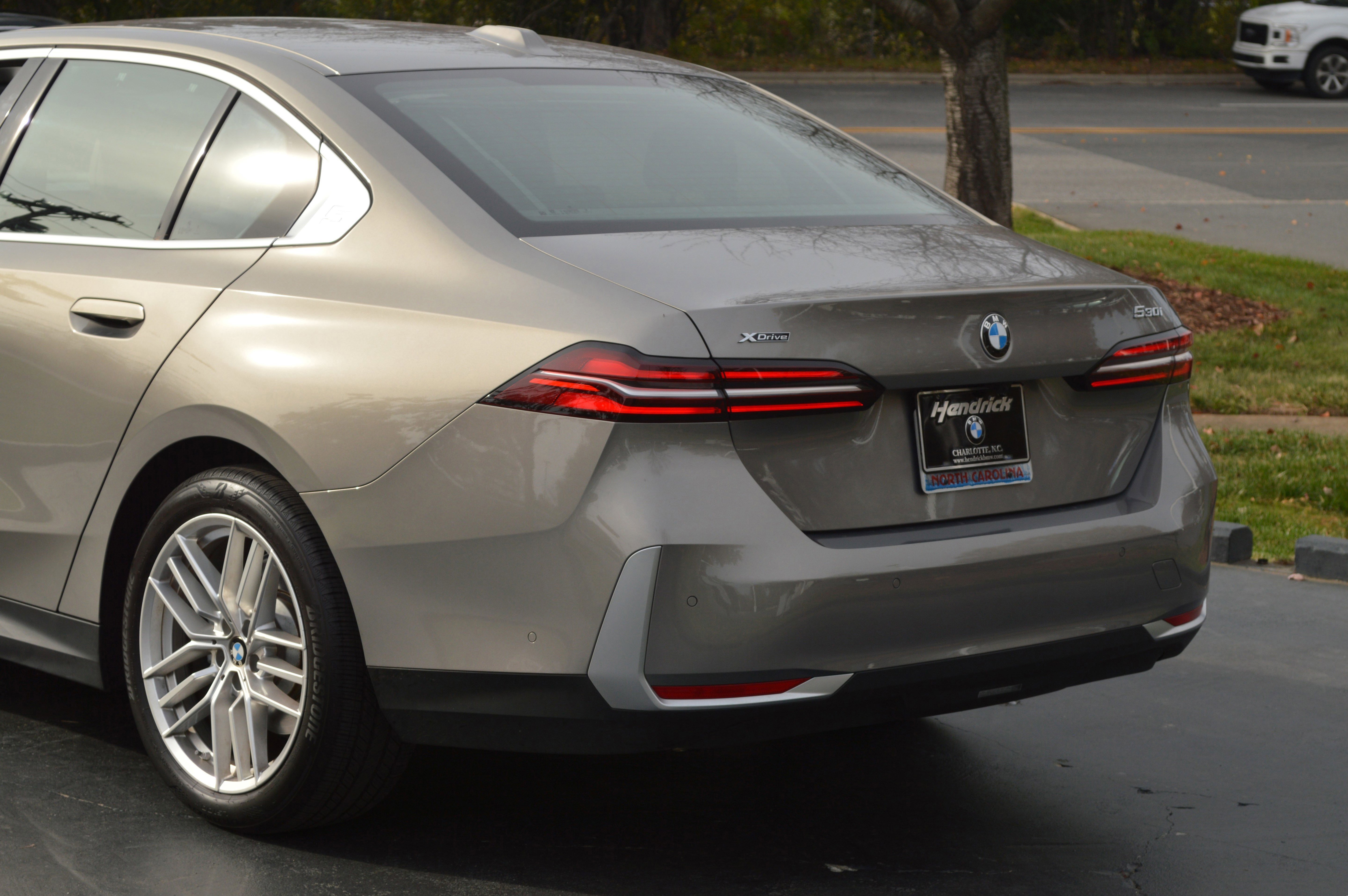 Used 2025 BMW 530i xDrive w/ Premium Package image 3