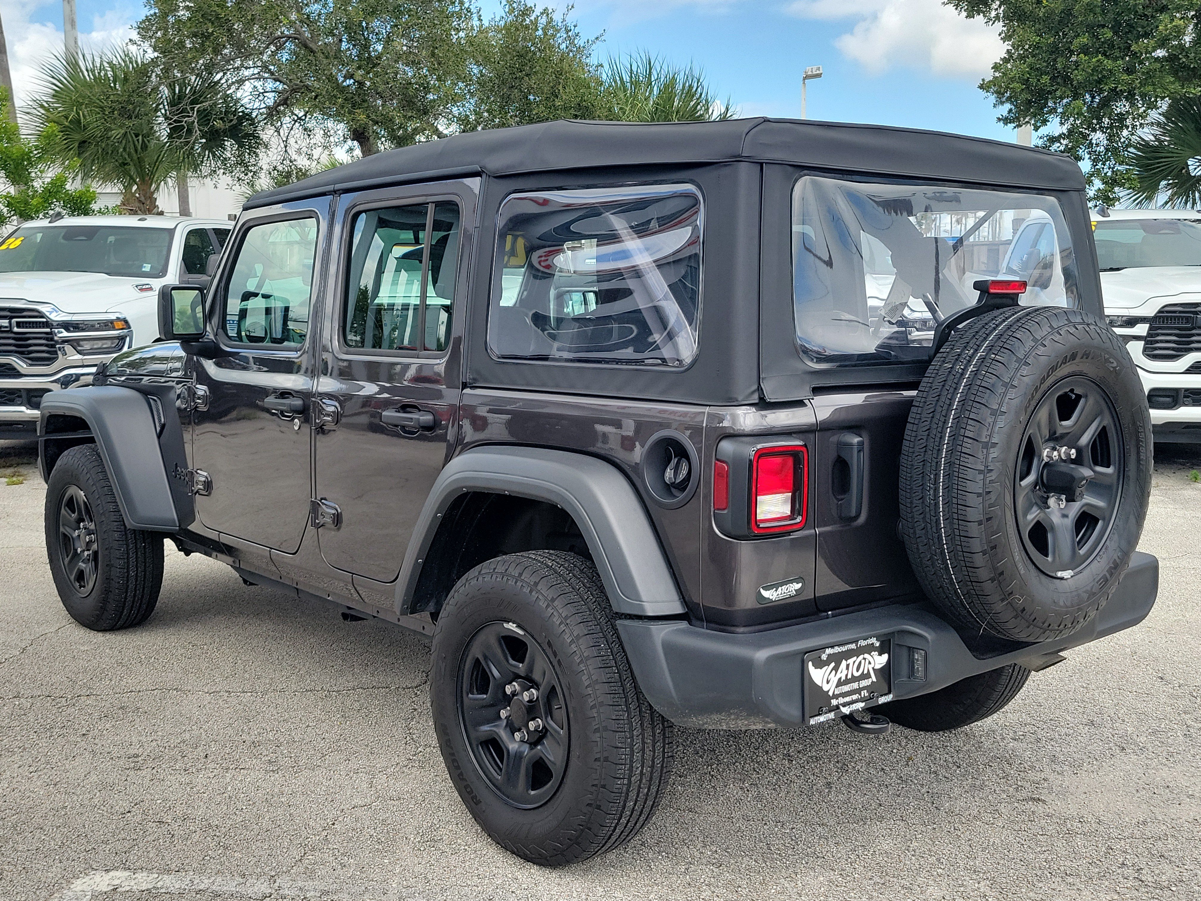 Used 2025 Jeep Wrangler Unlimited Sport AWD/4WD image 3