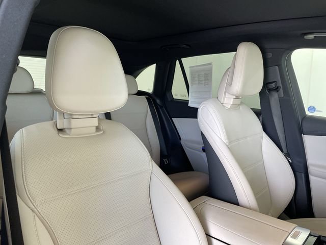 Used 2025 Mercedes-Benz GLC 300 4MATIC image 19