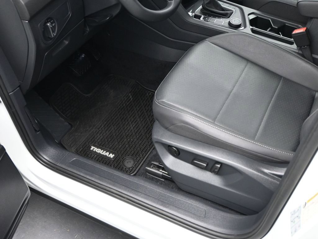 Used 2020 Volkswagen Tiguan SEL image 14