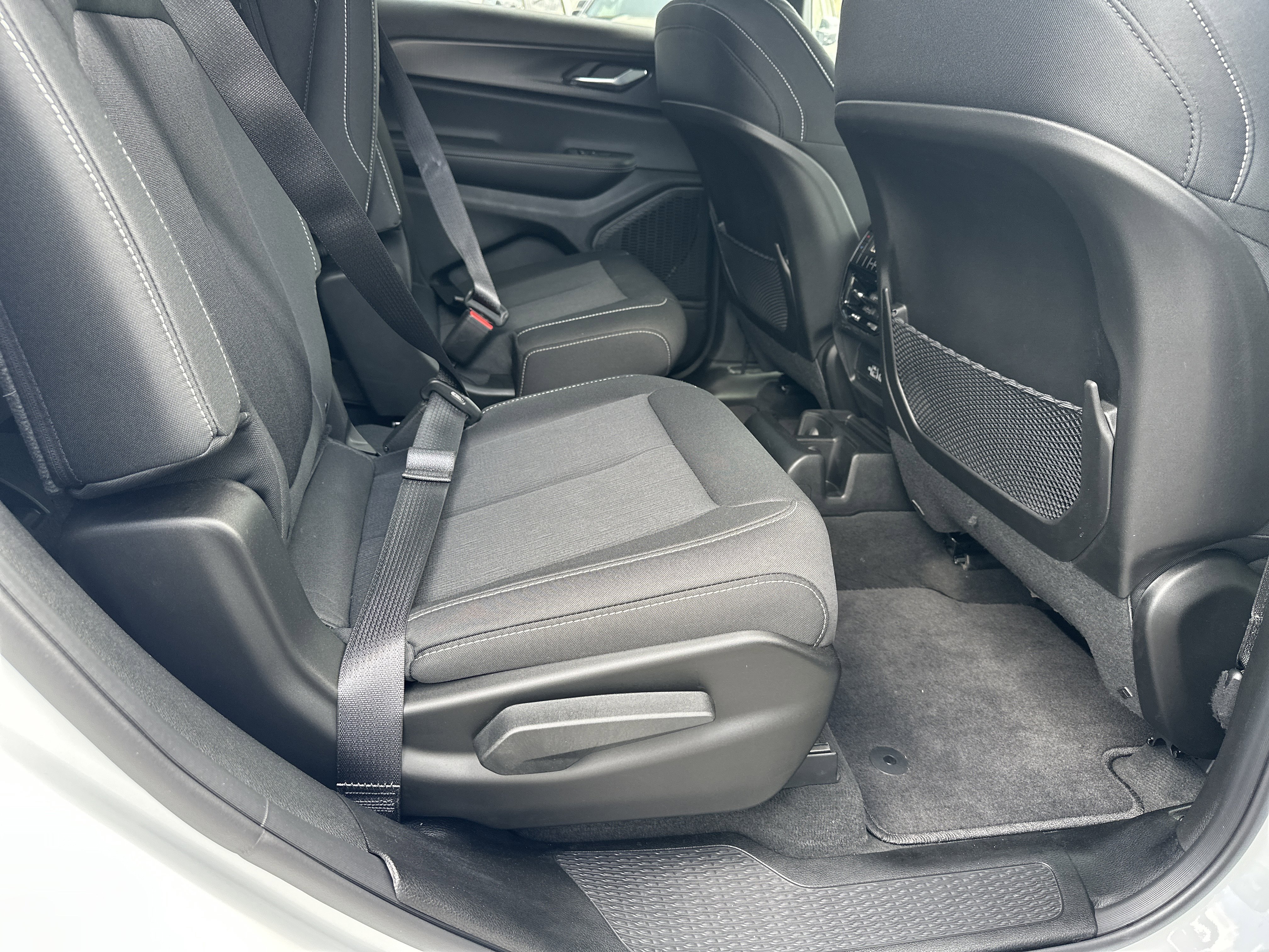 Used 2025 Jeep Grand Cherokee L Laredo image 20