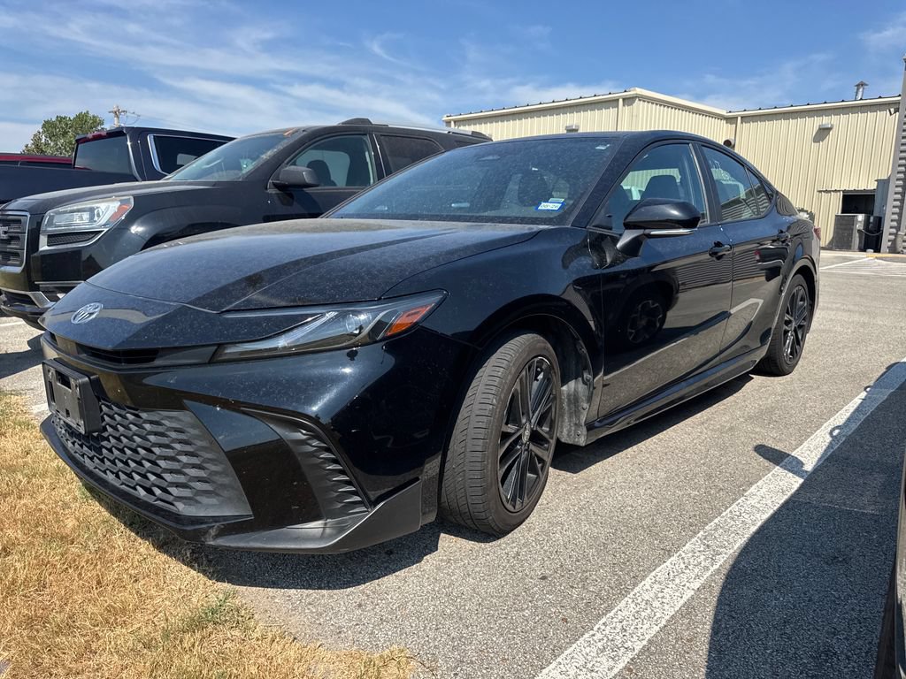Used 2025 Toyota Camry SE FWD image 8