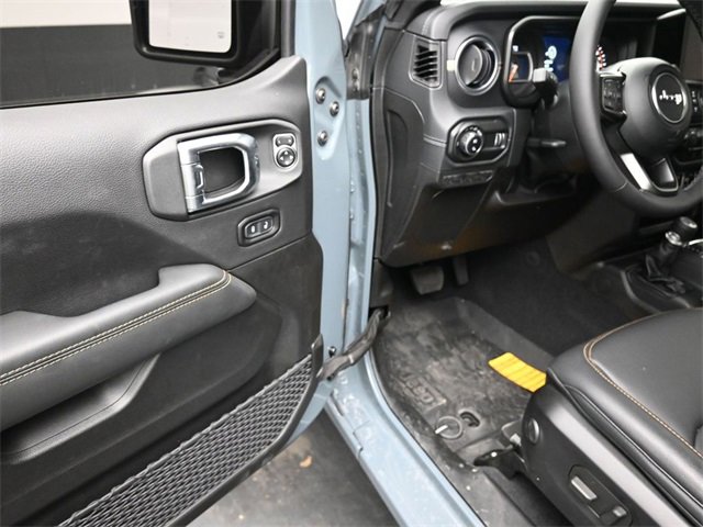 New 2025 Jeep Gladiator Sport w/ Premium Package image 14