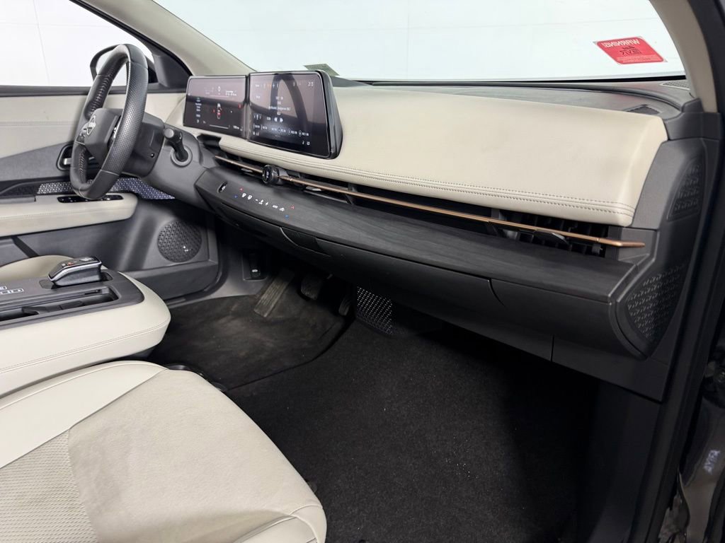 Used 2024 Nissan Ariya AWD image 31