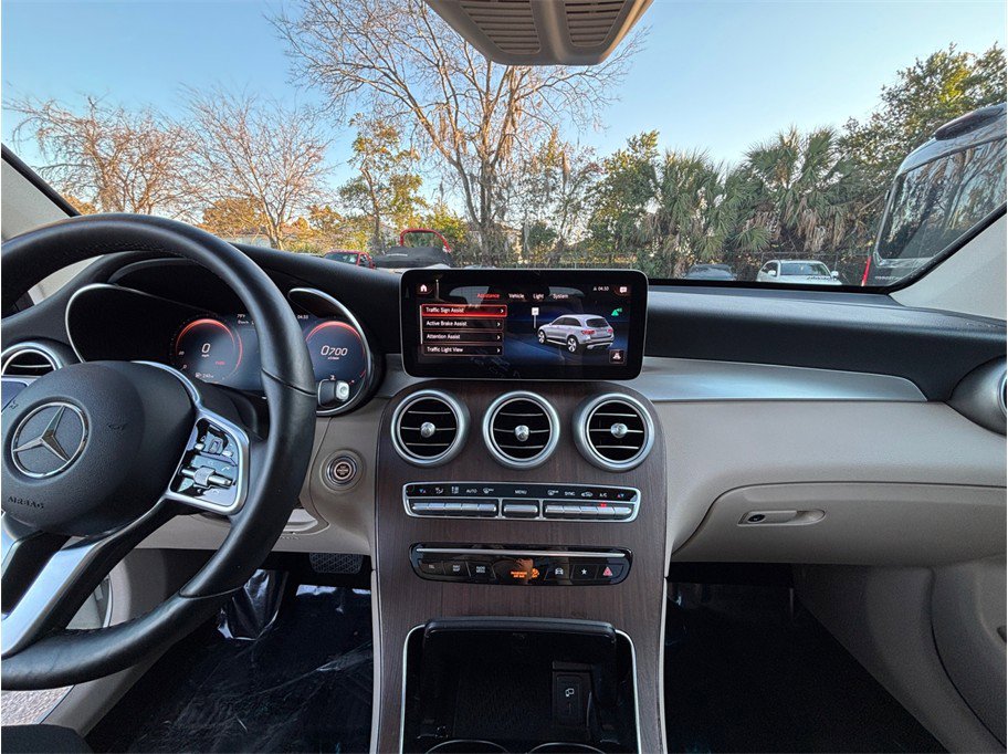 Used 2020 Mercedes-Benz GLC 300 4MATIC w/ Multimedia Package image 11