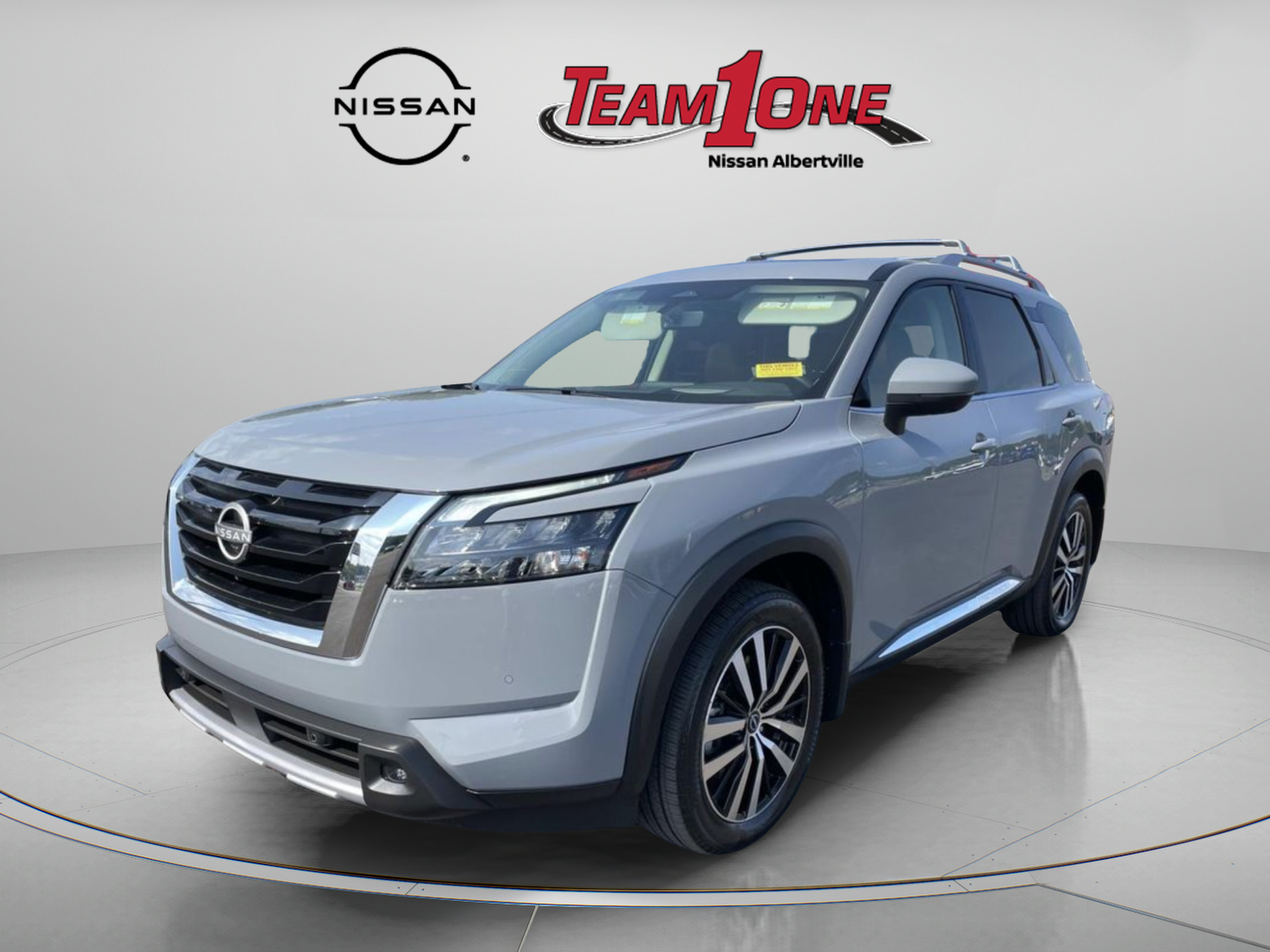 Used 2025 Nissan Pathfinder Platinum w/ Cargo Package AWD/4WD image 4
