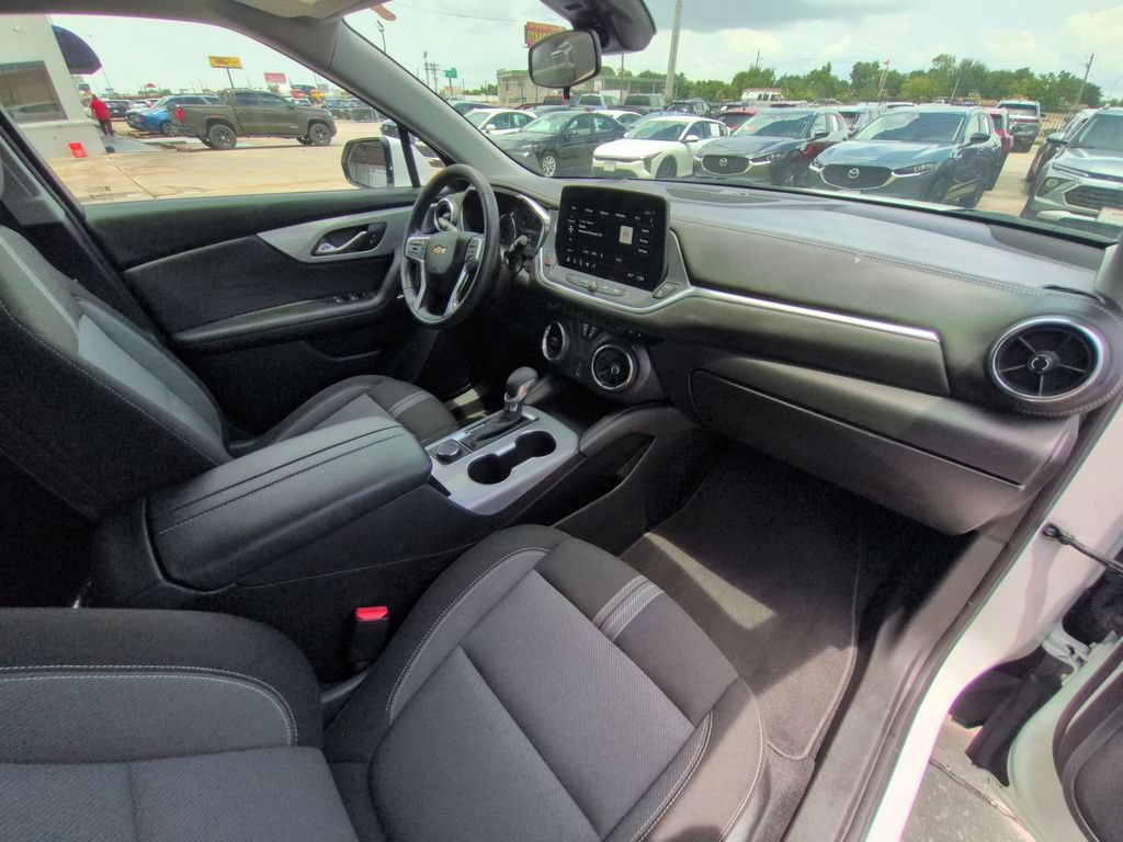 Used 2025 Chevrolet Blazer LT FWD image 31
