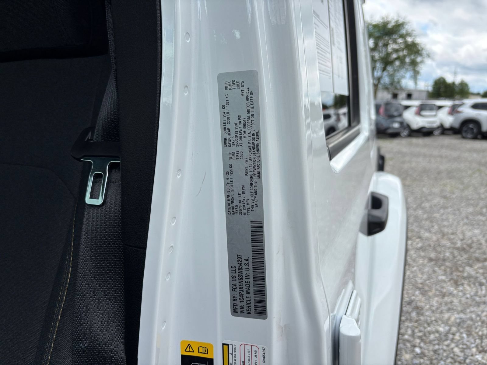 Used 2025 Jeep Wrangler Unlimited Sahara AWD/4WD image 30