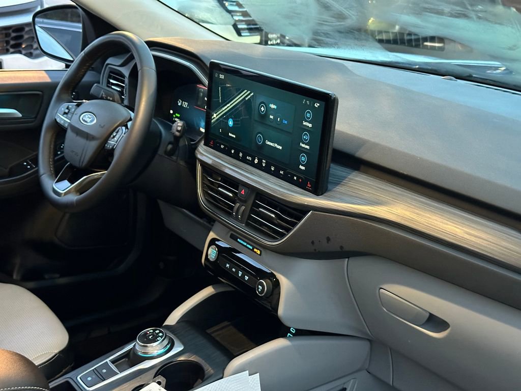 Used 2023 Ford Escape Platinum w/ Class II Trailer Tow Package AWD/4WD image 23