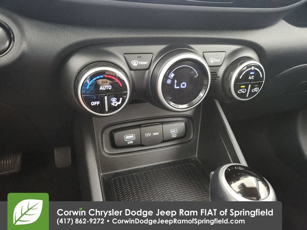 Used 2025 Hyundai Venue SEL FWD image 26