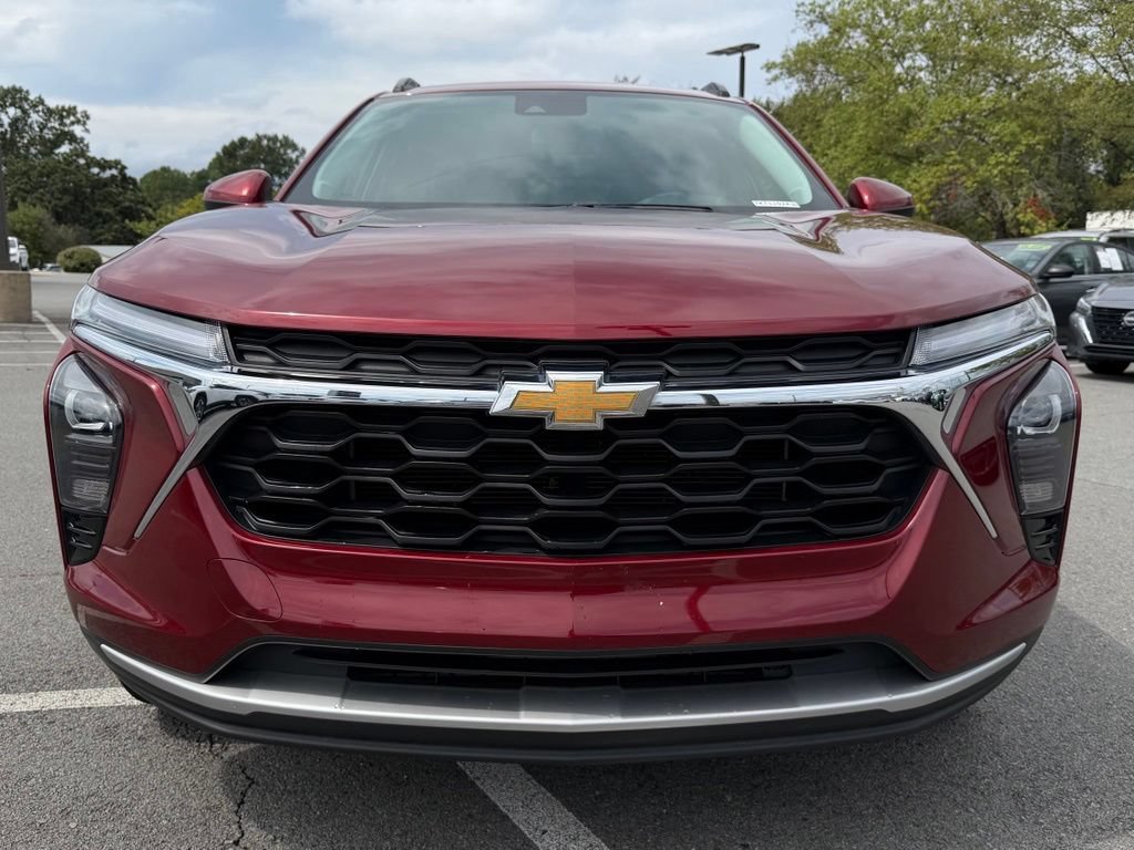 Used 2024 Chevrolet Trax LT w/ LT Convenience Package FWD image 2