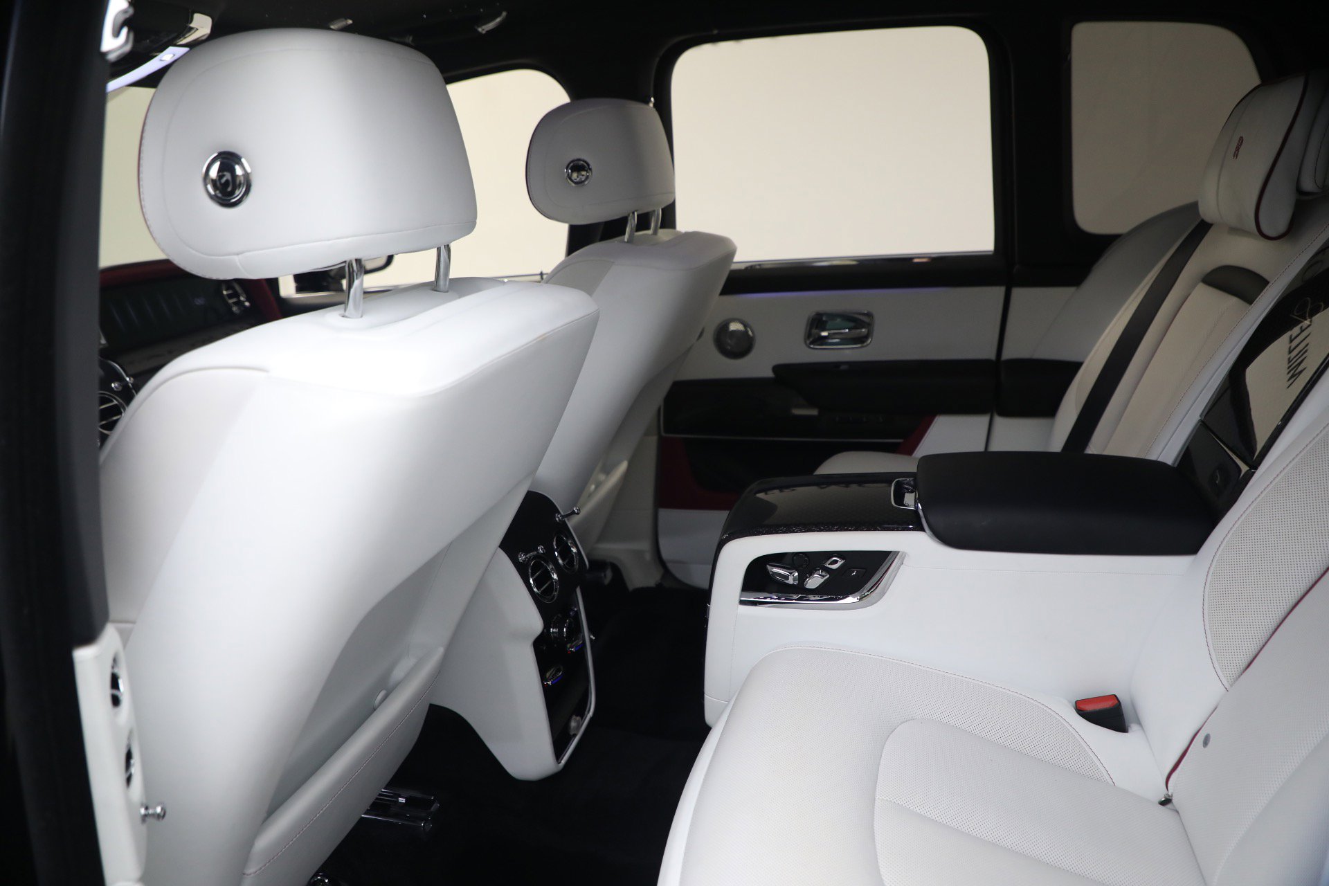 Certified 2025 Rolls-Royce Cullinan Black Badge image 24