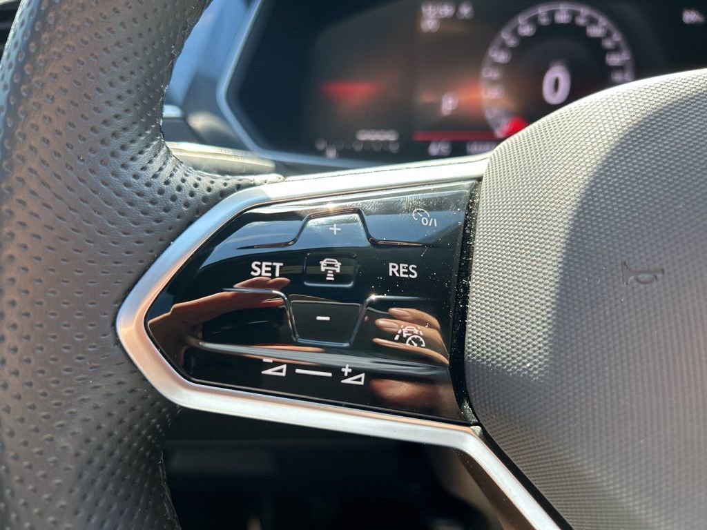 Certified 2024 Volkswagen Tiguan SE R-Line image 21