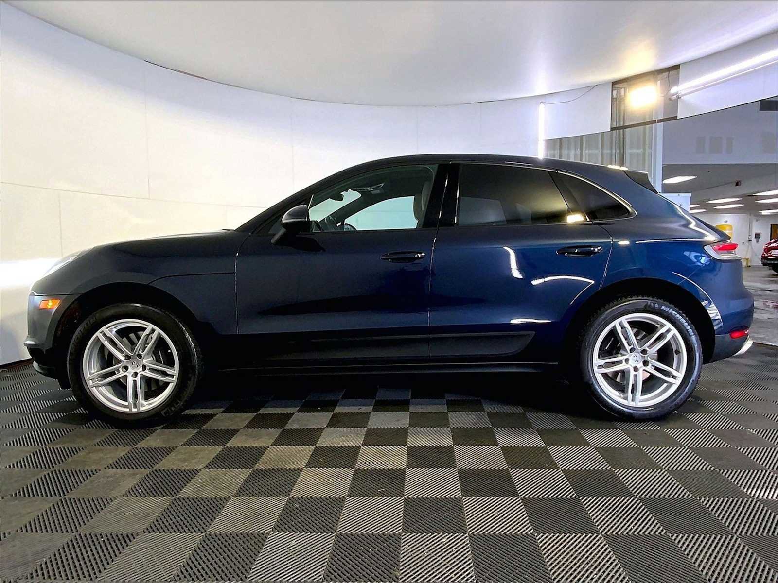 Certified 2020 Porsche Macan AWD/4WD image 2