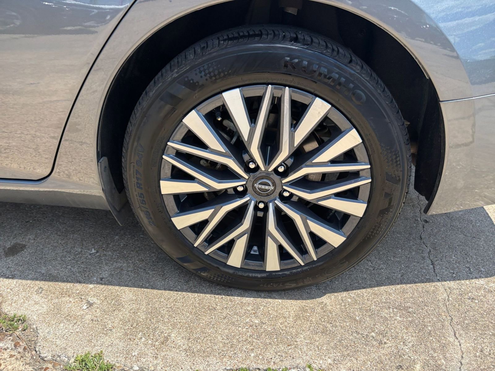 Used 2025 Nissan Altima 2.5 SV FWD image 30