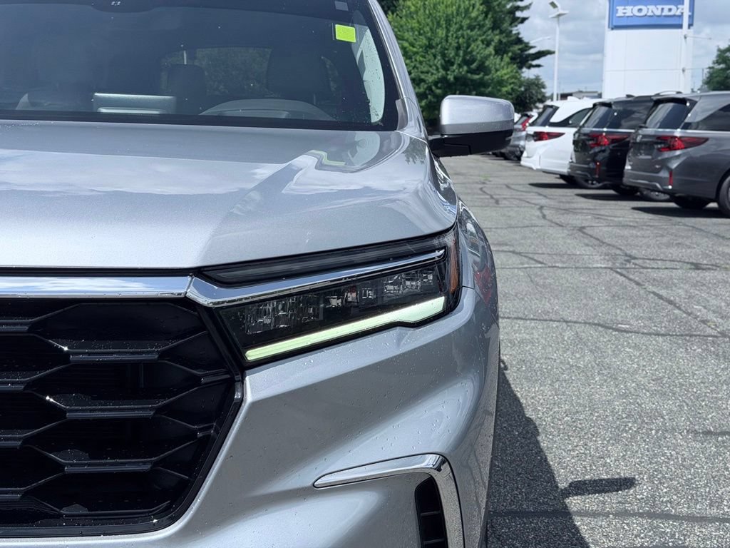 Used 2025 Honda Pilot Elite image 3
