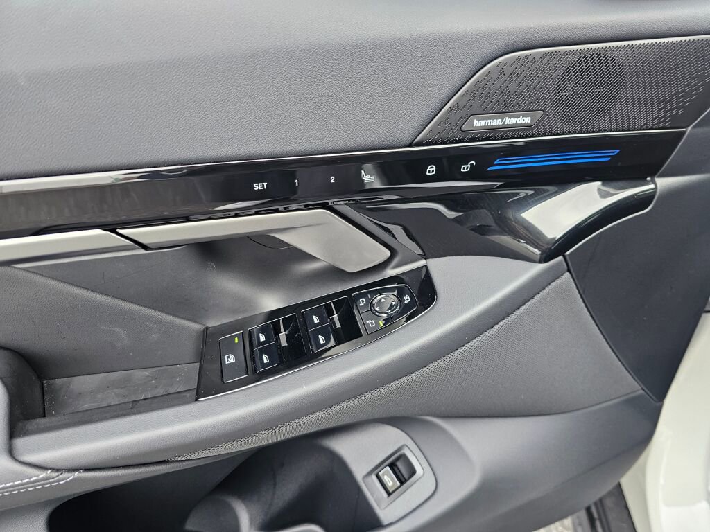 Used 2026 BMW 530i xDrive w/ Premium Package image 27