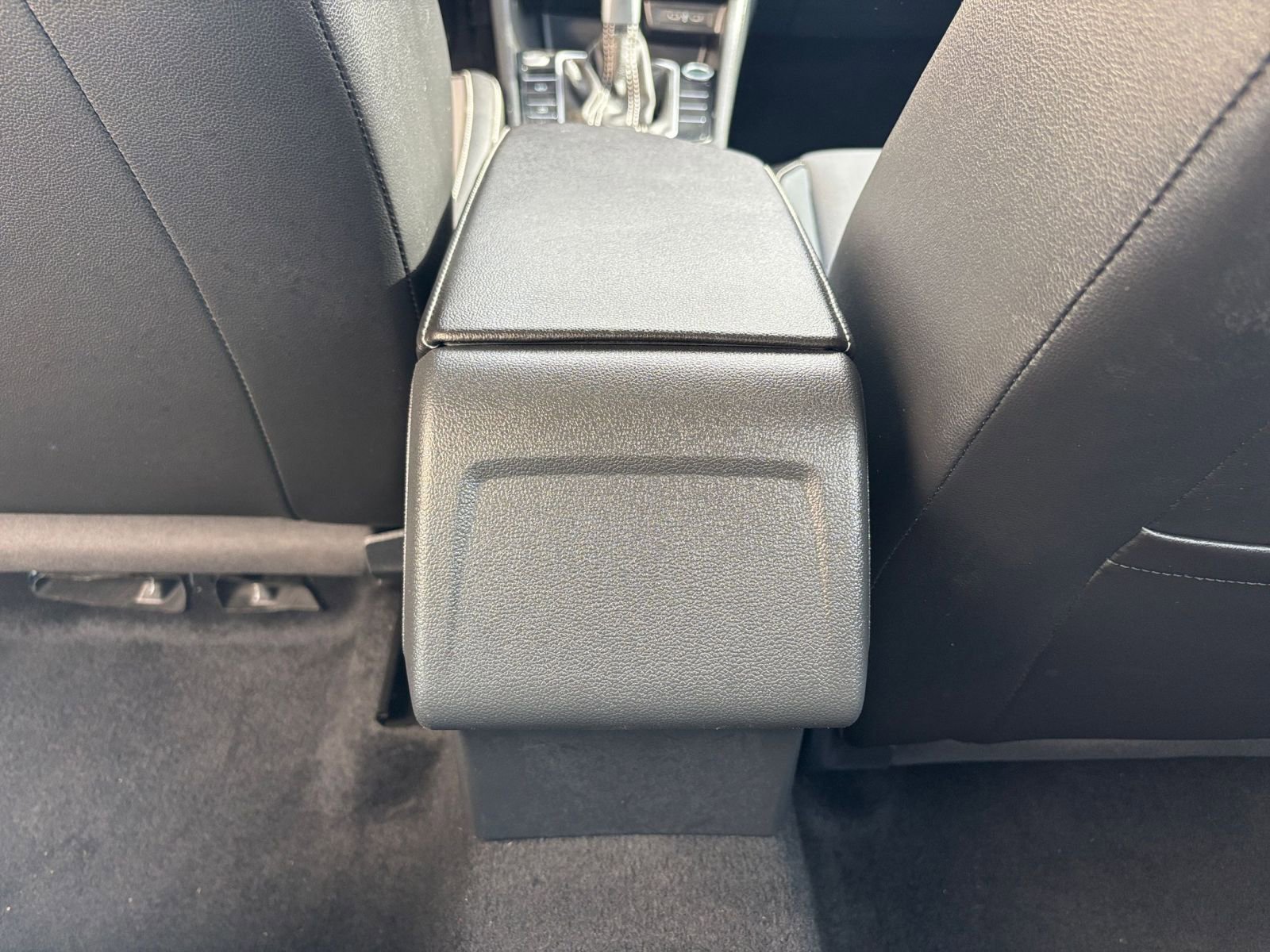 Used 2025 Volkswagen Jetta SE image 24