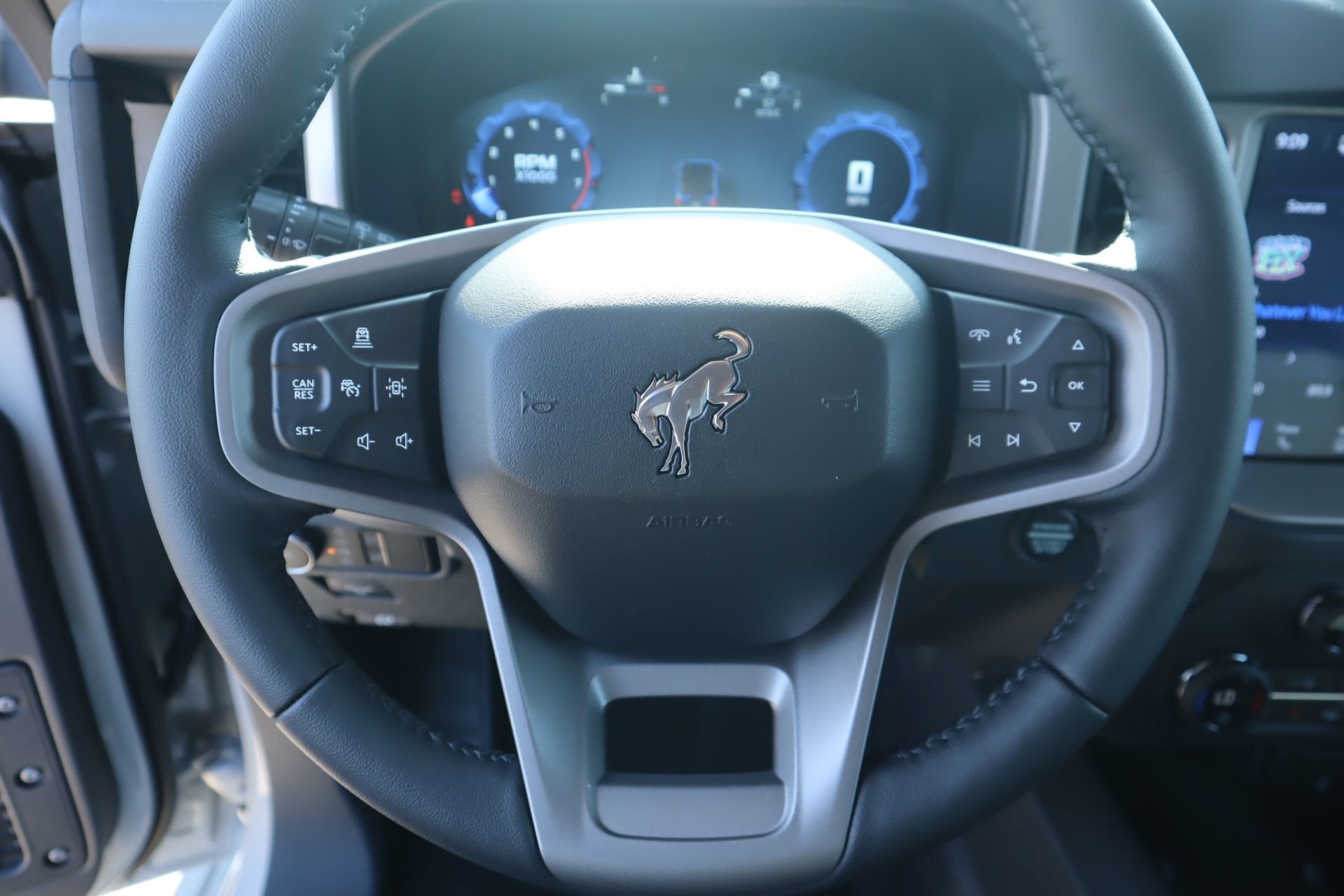 New 2026 Ford Bronco Outer Banks w/ Sasquatch Package AWD/4WD image 3
