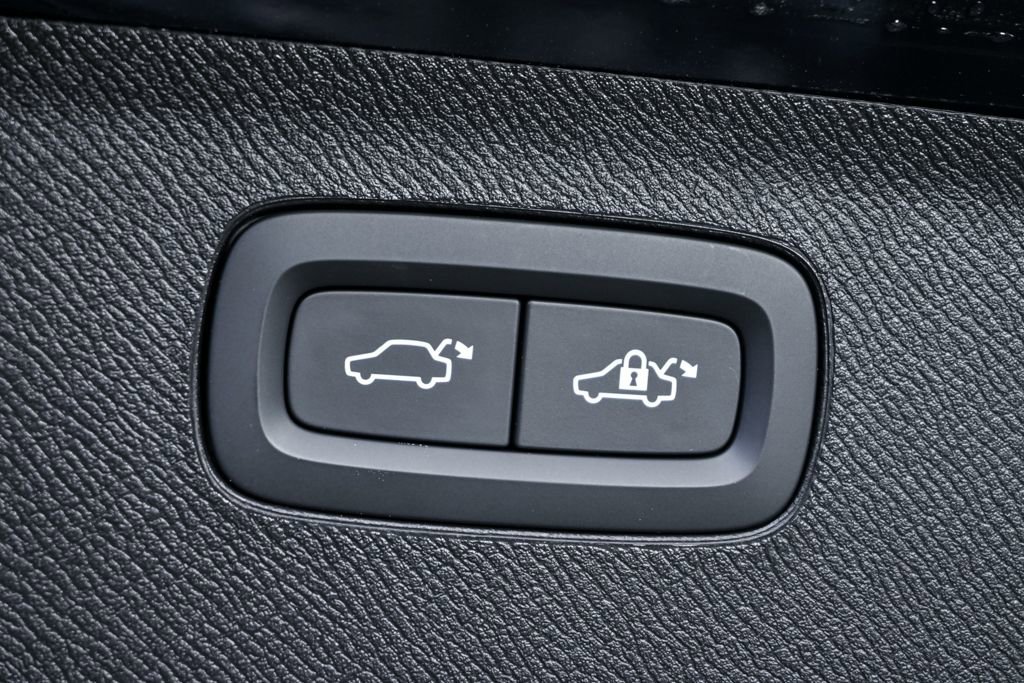 Certified 2026 Volvo XC90 B6 Plus w/ Protection Package Premier image 35