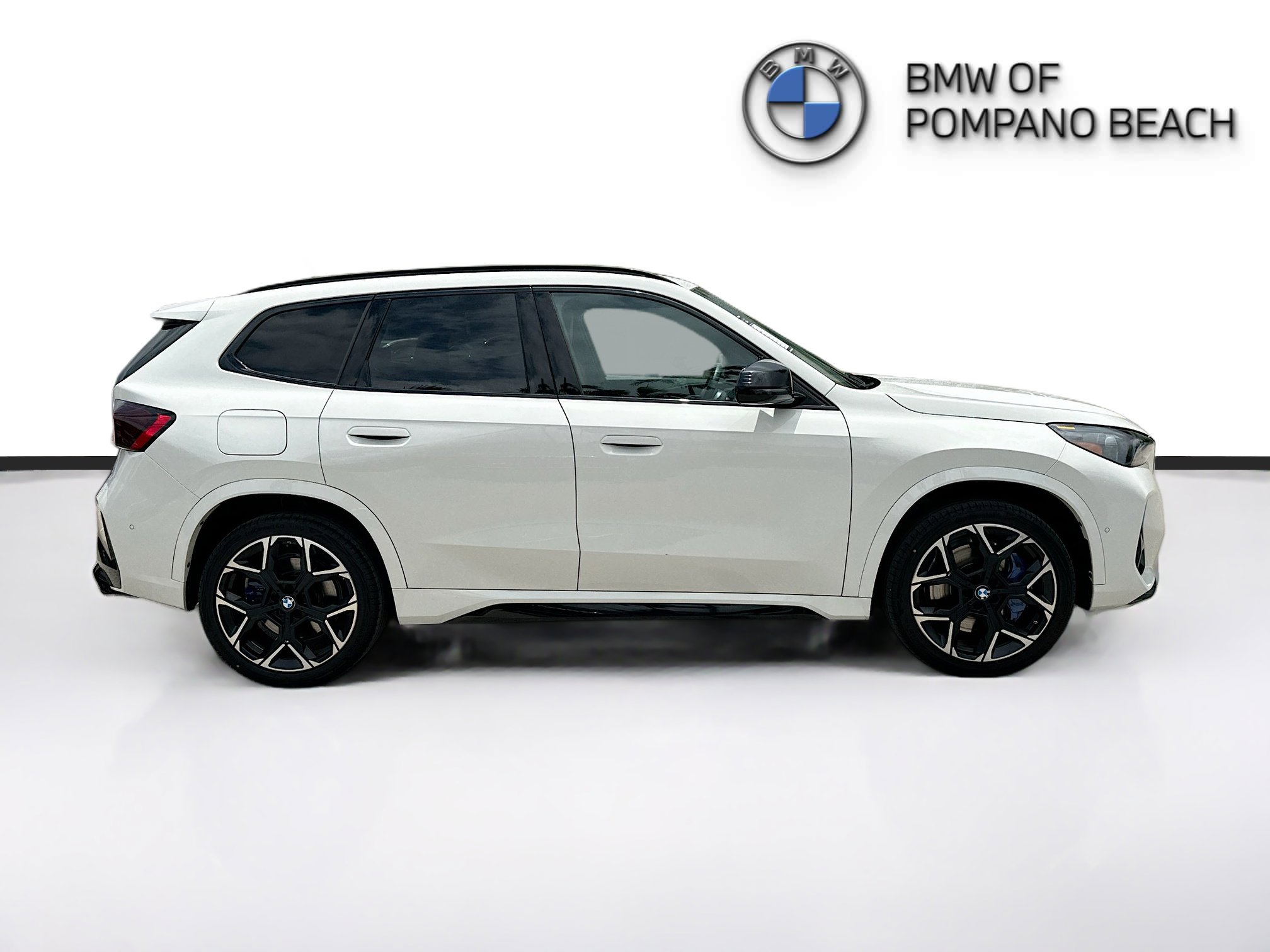 Used 2024 BMW X1 M35i w/ Shadowloine Package AWD/4WD image 8