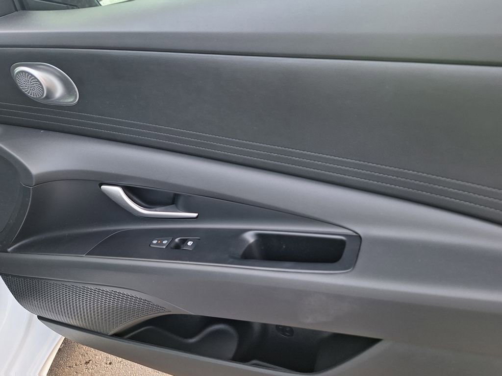 Certified 2025 Hyundai Elantra SE image 23