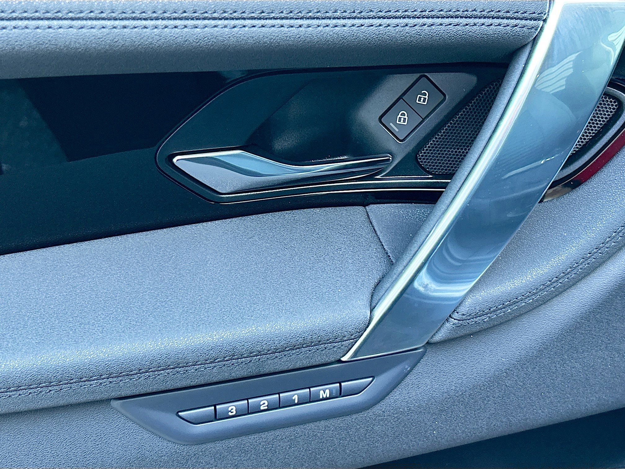 Used 2025 Land Rover Discovery Sport S image 18