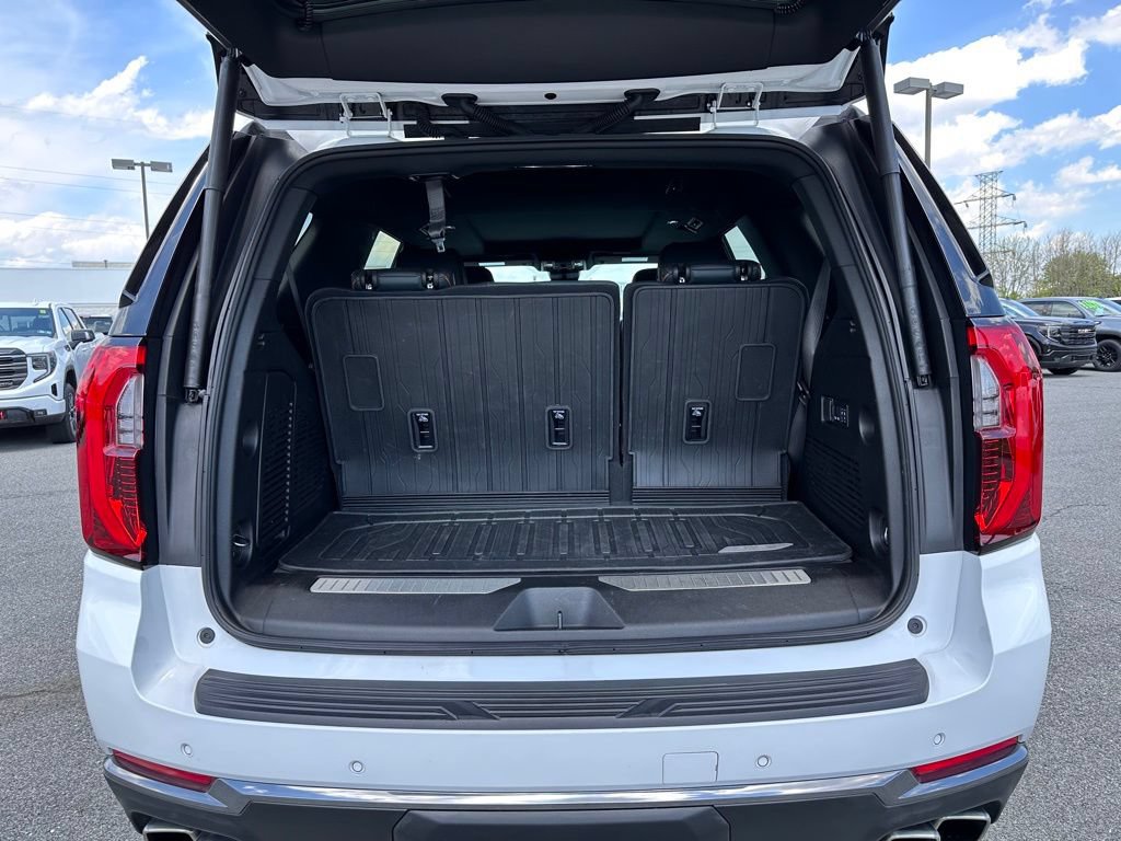 Certified 2025 GMC Yukon AT4 w/ AT4 Premium Package AWD/4WD image 43