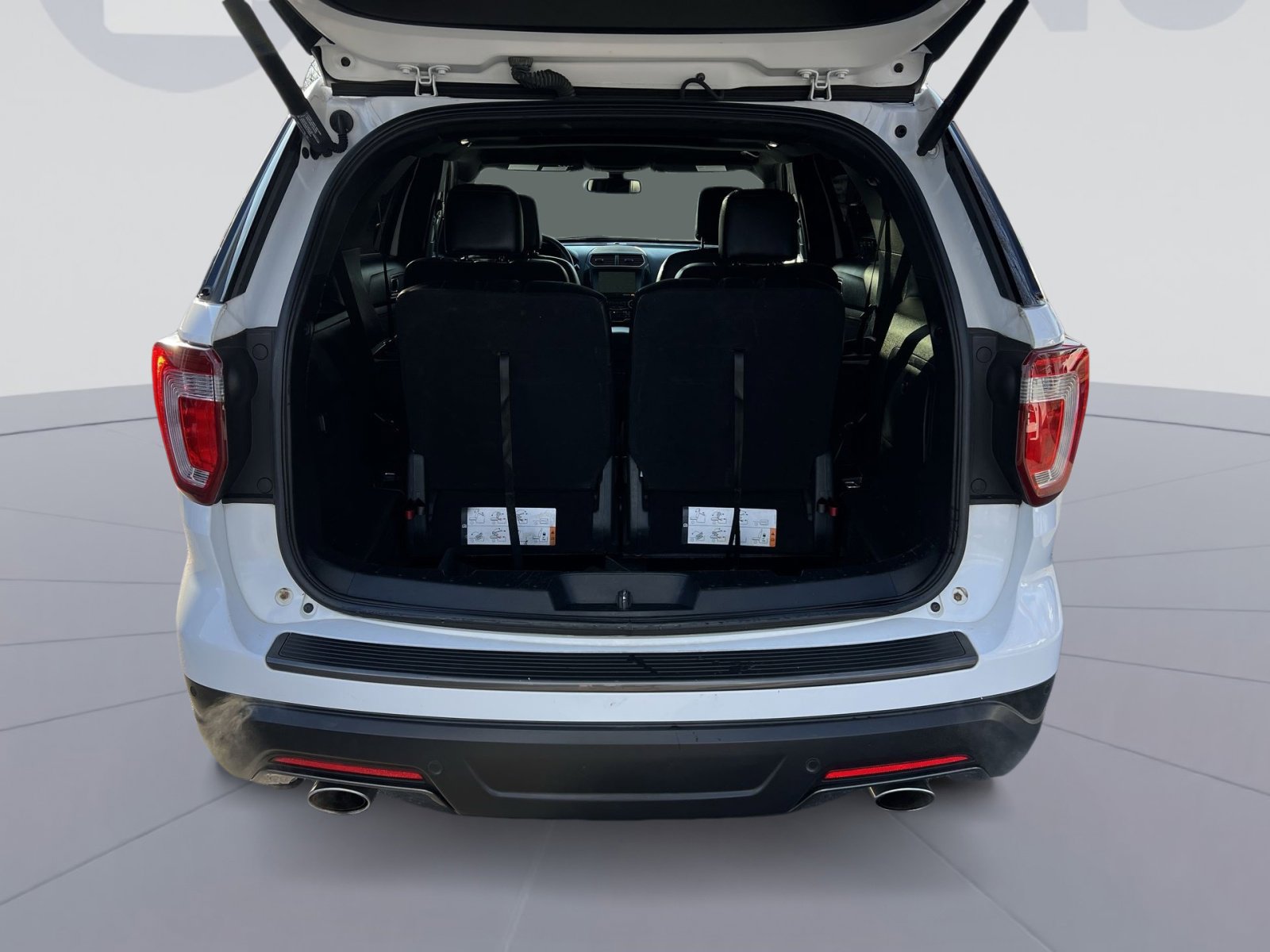 Used 2018 Ford Explorer XLT w/ Equipment Group 202A image 27